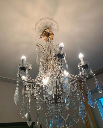 Antico lampadario a gocce