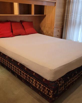 Letto una piazza e mezza in legno con materasso