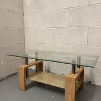 Tavolino da salotto in vetro e legno moderno