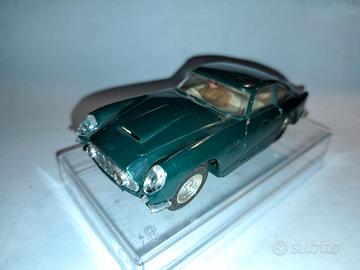 Aston Martin DB4  GT  Scalextric  1/32