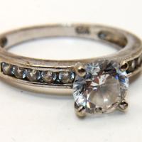Splendido anello Vintage argento pietre