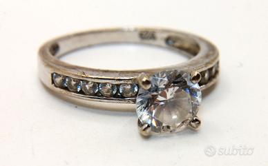 Splendido anello Vintage argento pietre