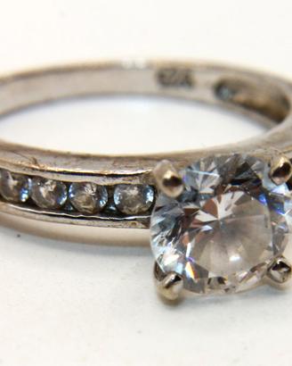 Splendido anello Vintage argento pietre