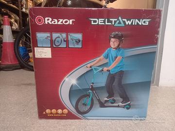 Razor scooter manuale a tre ruote 