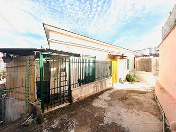 2 LOCALI A TORRE DEL GRECO