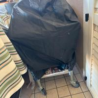Carrello in acciaio completo di griglia a gas.