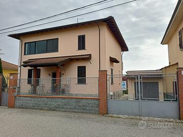 Nibbiola villa indipendente di 240 metri quadrati