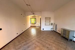 NEGOZIO A VILLASANTA