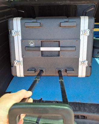 FLIGHT CASE CON RUOTE