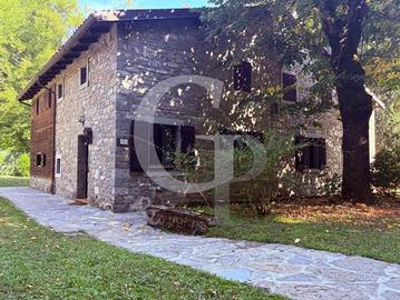 Villa di 670 m² con più di 5 locali a Alto Reno Te