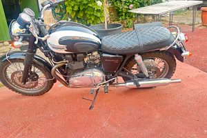 Trinunph bonneville T100