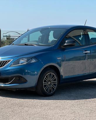 Lancia Ypsilon 1.0 FireFly 5 porte S&S Hybrid Albe