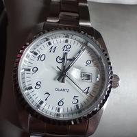 Orologio da polso in acciaio e quadrante bianco