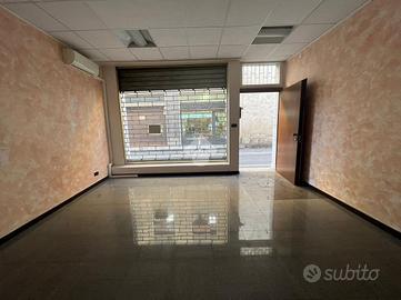 NEGOZIO A SCANZOROSCIATE