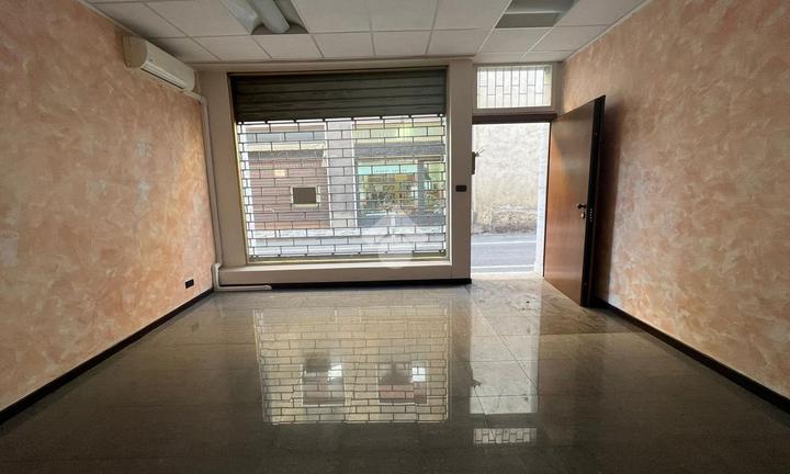 NEGOZIO A SCANZOROSCIATE