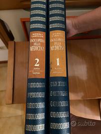 Due volumi di enciclopedia medica