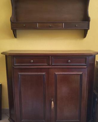 Credenza in legno con piattaia pensile