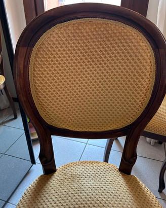 Tavolo in legno massello con cassetto