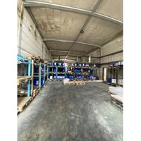 Capannone industriale con corte
