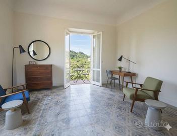 ANTICA ABITAZIONE IN PIAZZA