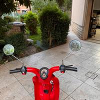 Scooter elettrico con pedali