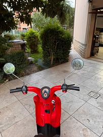 Scooter elettrico con pedali