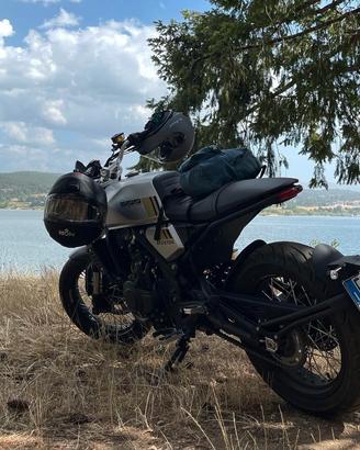 Moto brixton 500 crossfire