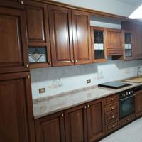 Cucina Classica in Legno + Arredo Pranzo