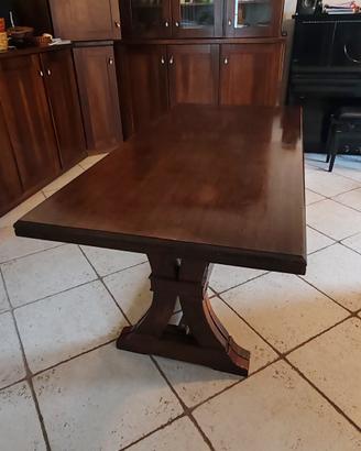 Tavolo in legno massello allungabile 