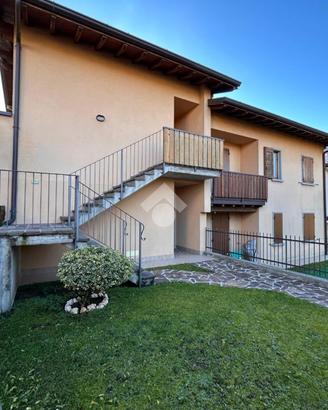 VILLA A SCHIERA A CERETE