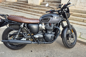 Triumph bonneville t120 black