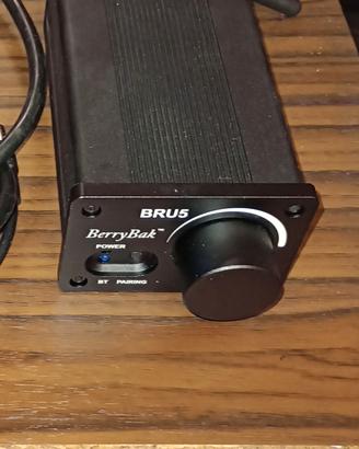 Amplificatore BRU 5 da 300 watt con bluetooth 