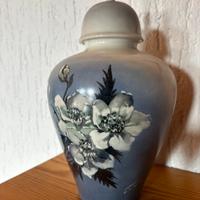 Vaso antico in porcellana