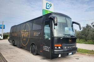 Autobus 52 posti
