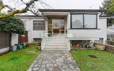 Villa a schiera di testa con box e terrazzo!