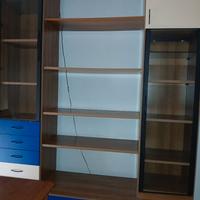 Libreria,poltrona e scrivania