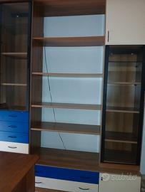 Libreria,poltrona e scrivania