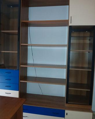 Libreria,poltrona e scrivania