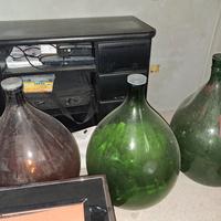 damigiane di vino in vereo