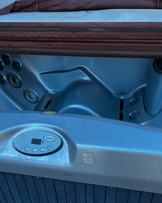 Piscina jacuzzi idromassaggio