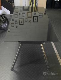 tavolo scrivania con top in vetro nero