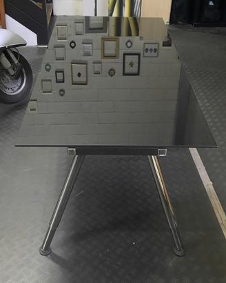 tavolo scrivania con top in vetro nero