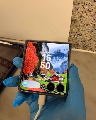 Samsung z flip 8 