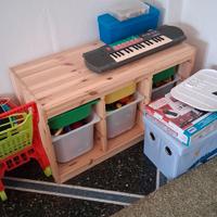 mobile ikea seggioline e mensola