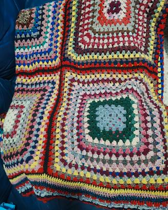 coperta ricamata a mano