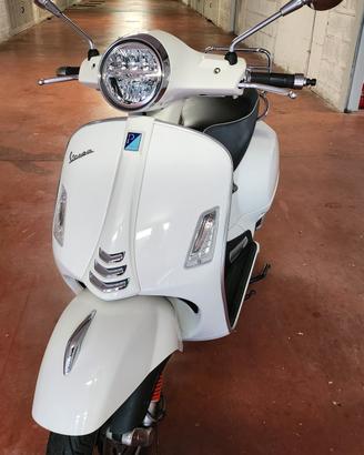 vespa 300  hpe strafull 