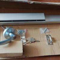 Maniglia con serratura antipanico