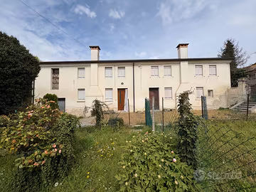Ampia Casa Indipendente con grande giardino