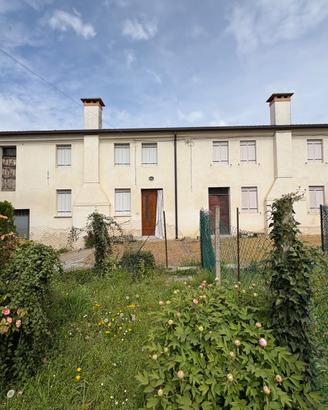 Ampia Casa Indipendente con grande giardino