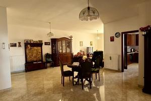 Appartamento abitabile con veranda e garage